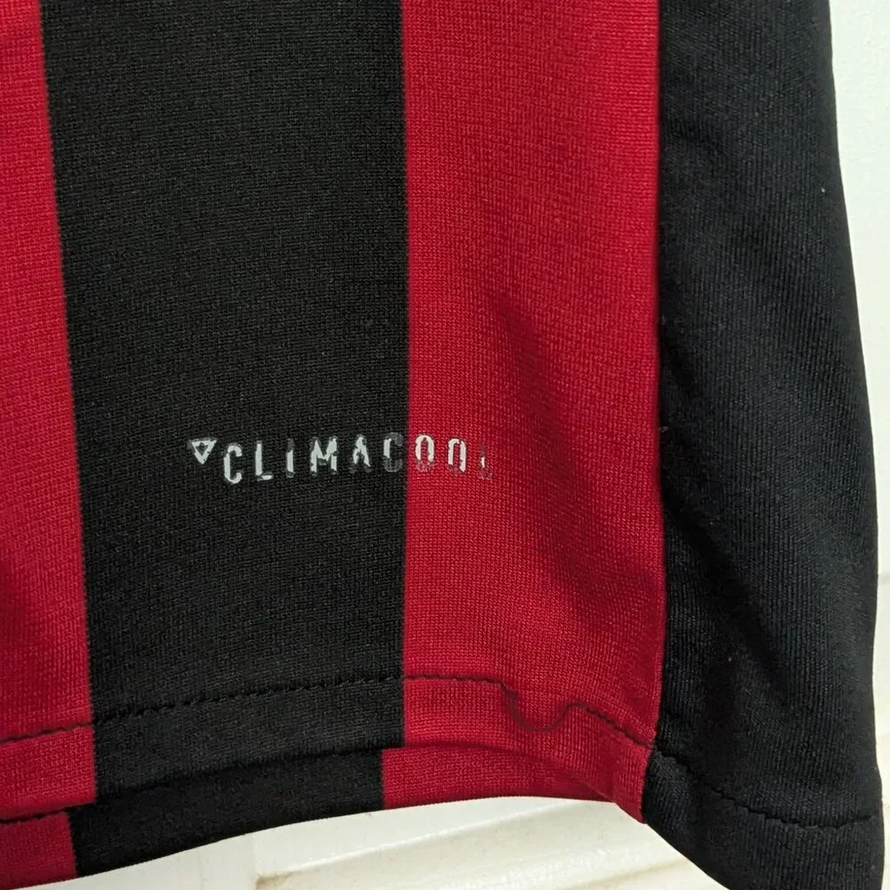 2017/18 Retro AC Milan Soccer Jersey Men’s Size M